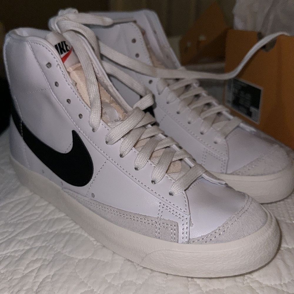 Nike Women’s Blazer Mid ‘77